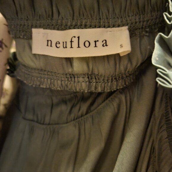 Neuflora Satin Spaghetti Strap Max Small - Picture 2 of 2